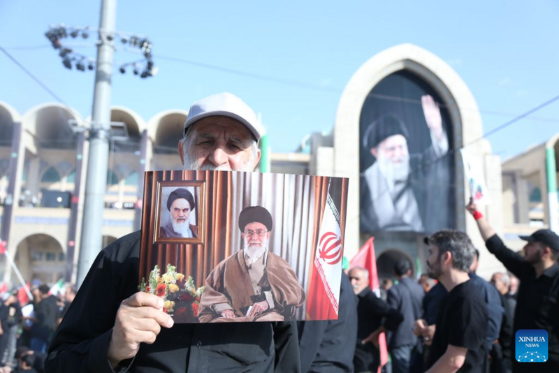 Người dân tham dự lễ tiễn biệt cố Lãnh tụ Tối cao Iran Ayatollah Ali Khamenei tại Đại Thánh đường Imam Khomeini Mosalla ở thủ đô Tehran ngày 4/7. Ảnh: Xinhua.