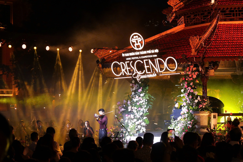 Đêm hòa nhạc "Crescendo - Giao hưởng kết nối" được tổ chức tại khu vực Nhà Bát Giác, Vườn hoa Tượng đài Vua Lý Thái Tổ, bên hồ Hoàn Kiếm. Ảnh: BTC