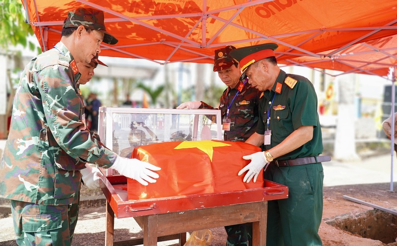 Tỉnh Quảng Ngãi đang tăng tốc trong việc tìm lại tên cho liệt sĩ, quyết tâm hoàn thành mực tiêu của Chiến dịch 500 ngày đêm. Ảnh: Bích Nguyên