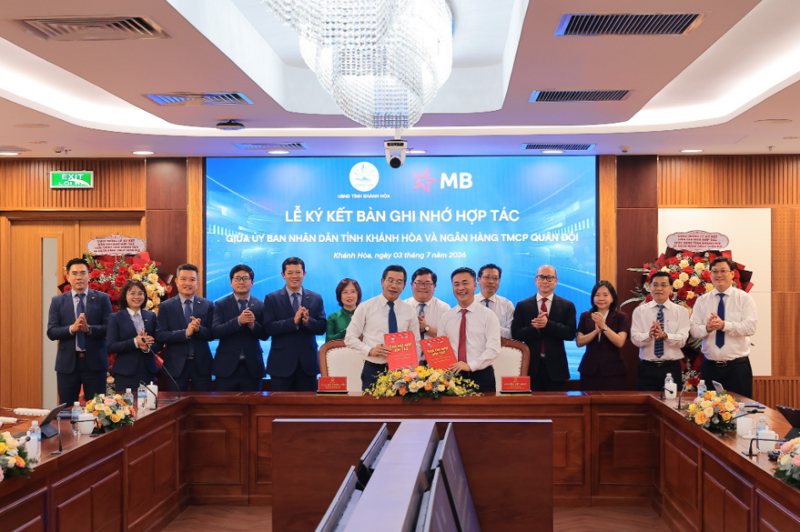 MB và UBND tỉnh Khánh Hòa ký kết Bản ghi nhớ hợp tác. Ảnh DNCC