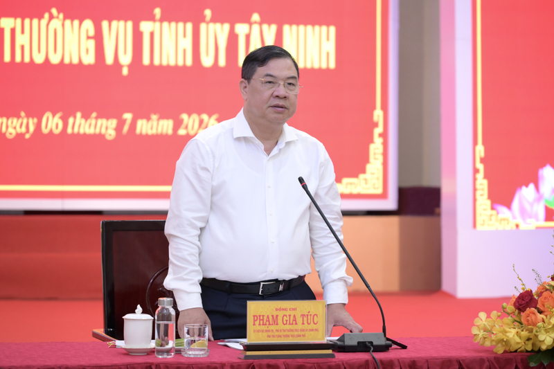Uỷ viên Bộ Chính trị, Phó Thủ tướng Thường trực Chính phủ Phạm Gia Túc ghi nhận, biểu dương những kết quả kinh tế - xã hội nổi bật của Tây Ninh. Ảnh: Huỳnh Phong
