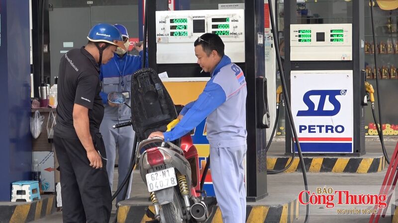 Các cửa hàng tại TP. Hồ Chí Minh bảo đảm nguồn cung E10 phục vụ người tiêu dùng.