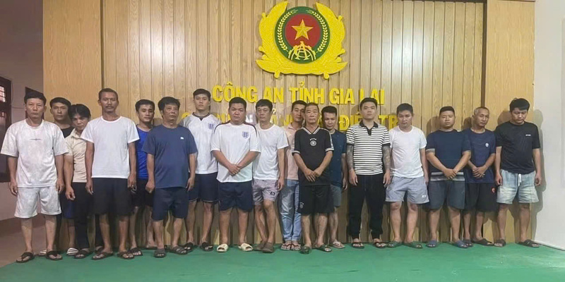 Các bị can trong đường dây đánh bạc dưới hình thức cá độ bóng đá trong mùa World Cup 2026. Ảnh: An ninh Gia Lai