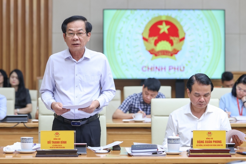 Bộ trưởng Bộ Nội vụ Đỗ Thanh Bình phát biểu tại phiên họp. Ảnh: VGP/Nhật Bắc