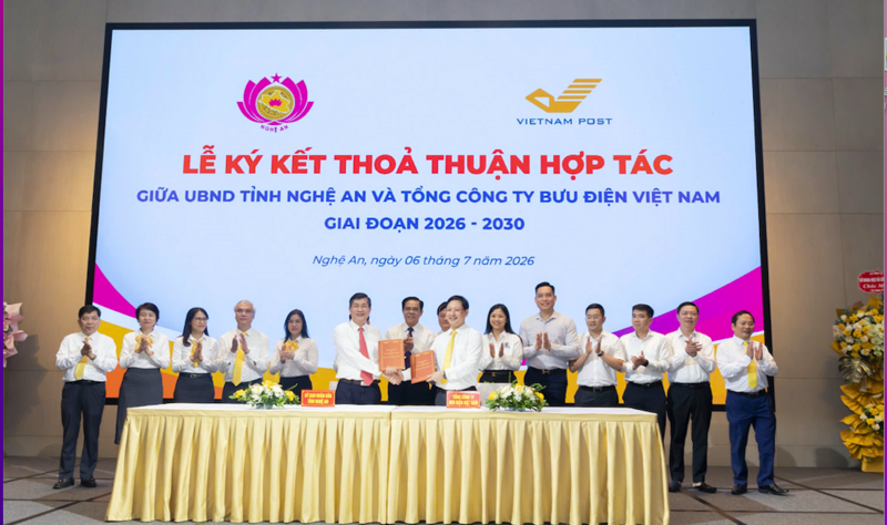 Lễ ký kết thỏa thuận hợp tác giữa UBND tỉnh Nghệ An và Tổng công ty Bưu điện Việt Nam giai đoạn 2026 - 2030 mở ra nhiều nội dung phối hợp thiết thực trong phục vụ người dân, doanh nghiệp. Ảnh: Lâm Tùng