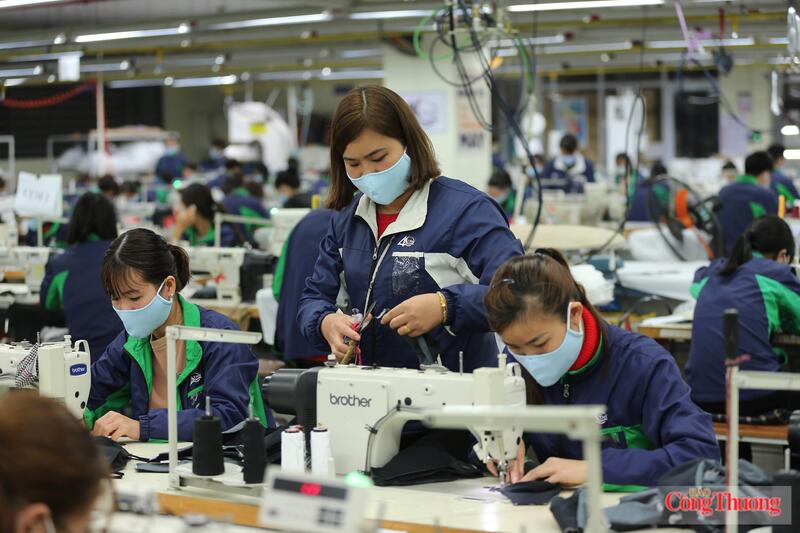 6 tháng đầu năm 2026, ngành dệt may Việt Nam xuất siêu khoảng 10 tỷ USD. Ảnh: Nguyễn Nam