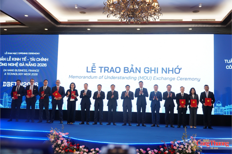 Lễ trao biên bản ghi nhớ hợp tác giữa UBND TP. Đà Nẵng, Cơ quan điều hành Trung tâm tài chính quốc tế Việt Nam tại TP. Đà Nẵng với các cơ quan, tổ chức, doanh nghiệp, đối tác trong nước và quốc tế