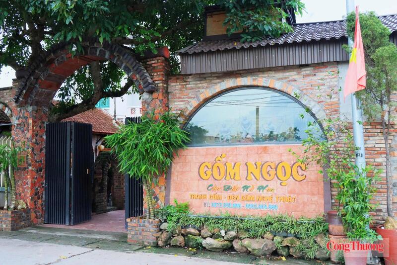 Các sản phẩm gốm mỹ thuật của Gốm Ngọc Phù Lãng kết hợp hài hòa giữa giá trị truyền thống và thiết kế hiện đại. Ảnh: Nguyễn Tùng