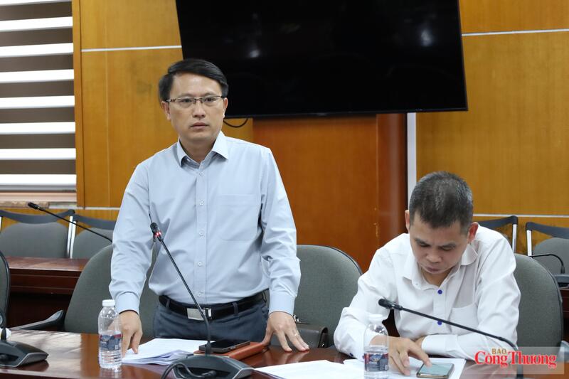 Đại diện Tập đoàn Xăng dầu Việt Nam phát biểu tại cuộc họp
