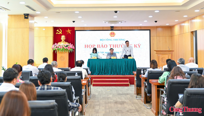 Toàn cảnh họp báo thường kỳ Bộ Công Thương. Ảnh: Nam Nguyễn