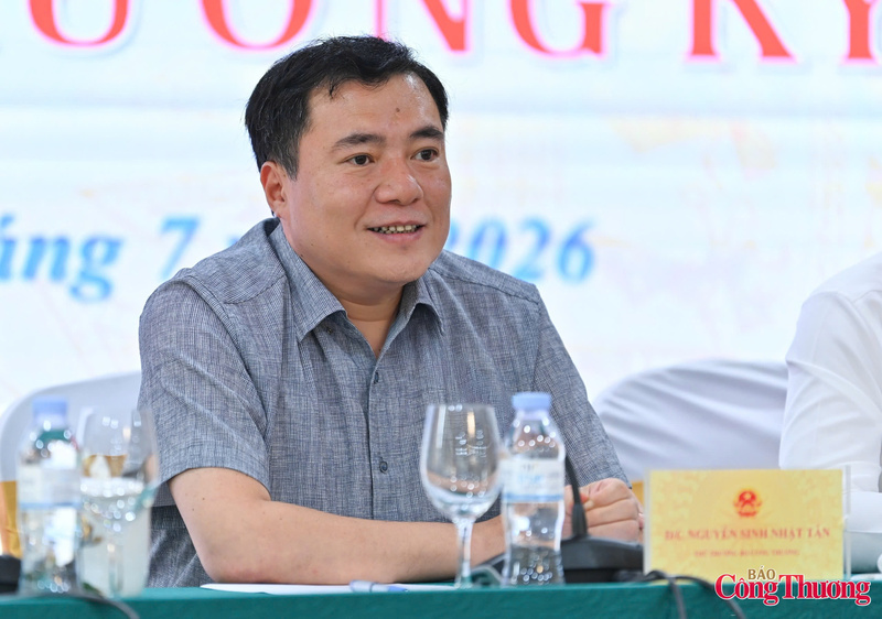 Thứ trưởng Nguyễn Sinh Nhật Tân chủ trì họp báo