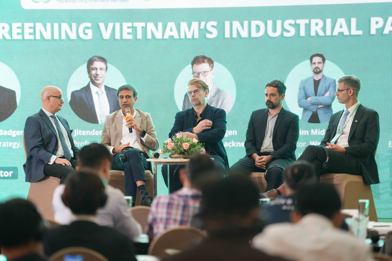 Các diễn giả tham gia hội thảo. Ảnh: Thu Hương.