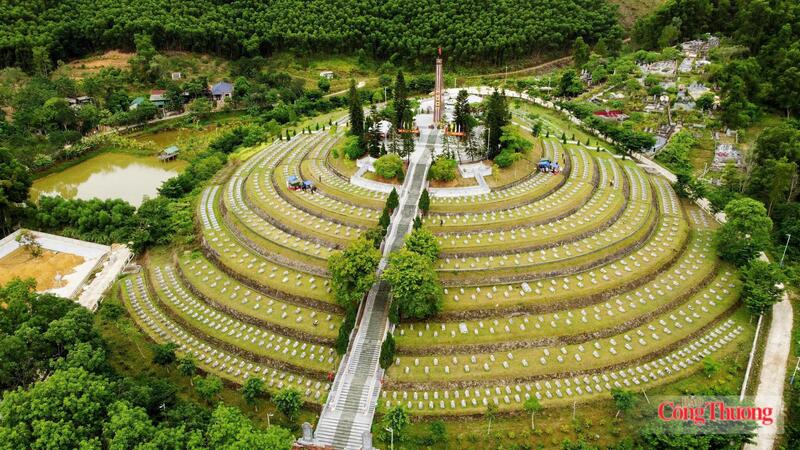 Nghĩa trang Liệt sĩ Nầm hiện là nơi an nghỉ của 1.195 phần mộ liệt sĩ, trong đó có tới gần 600 phần mộ chưa xác định được danh tính. Ảnh: Thành Đô
