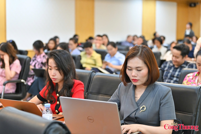 Nhiều cơ quan truyền thông tham dự họp thường kỳ của Bộ Công Thương. Ảnh: Nguyễn Nam