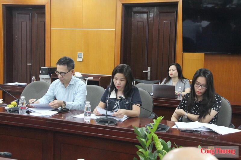 Bà Nguyễn Thị Thu Huyền (giữa) và bà Vũ Hương Trà tại cuộc họp Tổ điều hành thị trường trong nước thường kỳ quý II/2026