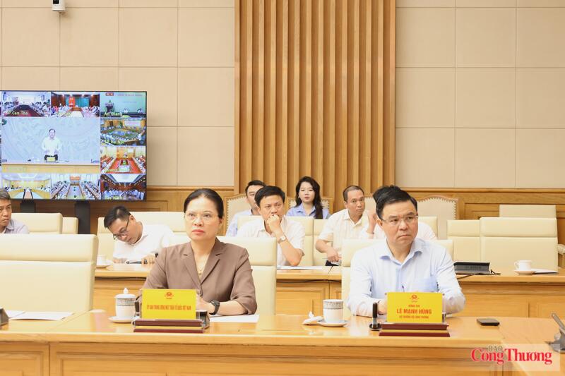 Bộ trưởng Bộ Công Thương Lê Mạnh Hùng, Phó Trưởng Ban Chỉ đạo 389 quốc gia tham dự hội nghị. Ảnh: Hoàng Nhưỡng