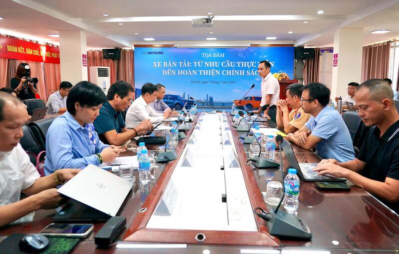 Các đại biểu tham gia tọa đàm. Ảnh: Báo Xây dựng
