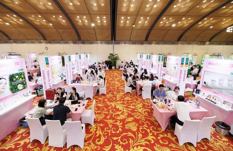 Các doanh nghiệp tham gia giao thương trực tiếp tại Triển lãm Thương hiệu và giải trí Hàn Quốc (KBEE). Ảnh: KOTRA Hanoi