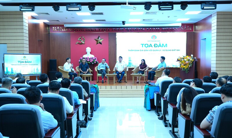 Tọa đàm "Thẩm định giá gắn với quản lý, sử dụng đất đai - Thực trạng và giải pháp". Ảnh: SAV