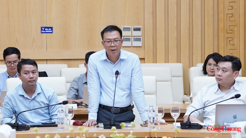 Ông Nguyễn Thanh Tùng - Phó Cục trưởng Cục Biển và Hải đảo Việt Nam, Bộ Nông nghiệp và Môi trường phát biểu tại hội nghị
