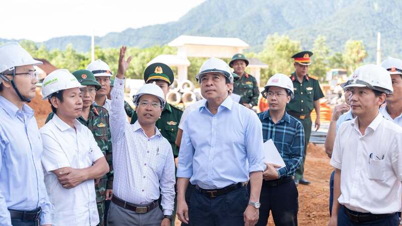 Lãnh đạo UBND thành phố Huế thường xuyên đôn đốc, kiểm tra các dự án trọng điểm, đẩy mạnh công tác giải ngân đồng tư công. Ảnh: M. Hiếu