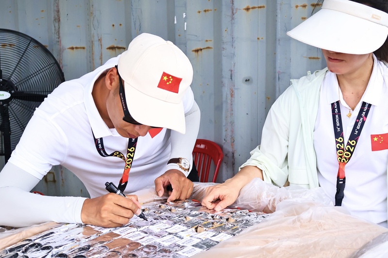 Từng công đoạn được thực hiện kỹ càng, bảo quản chặt chẽ để đảm bảo chất lượng pháo hoa. Ảnh: Diễm Phúc