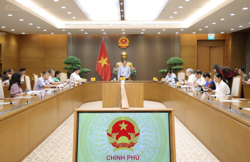 Phó Thủ tướng thống nhất thực hiện trình tự, thủ tục rút gọn để sửa đổi Nghị định số 38/2026/NĐ-CP, phấn đấu hoàn thành việc sửa đổi toàn diện trong tháng 9/2026. Ảnh: VGP/Gia Huy