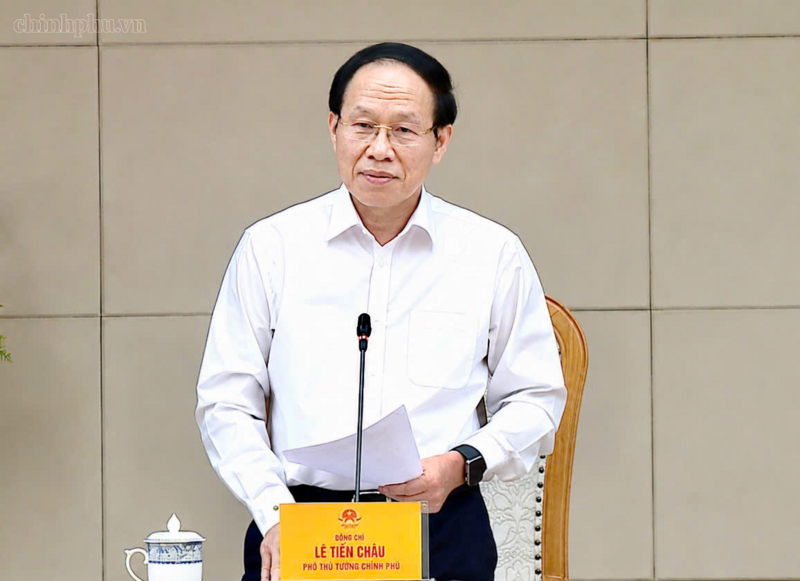 Phó Thủ tướng Lê Tiến Châu chủ trì cuộc họp về tình hình triển khai thực hiện chỉ đạo của Tổng Bí thư, Chủ tịch nước Tô Lâm tại buổi làm việc với ngành giáo dục và đào tạo. Ảnh: VGP/Thu Sa