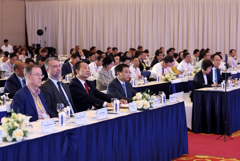 Phó Thủ tướng Nguyễn Văn Thắng và các đại biểu dự Diễn đàn - Ảnh VGP/Đức Tuân