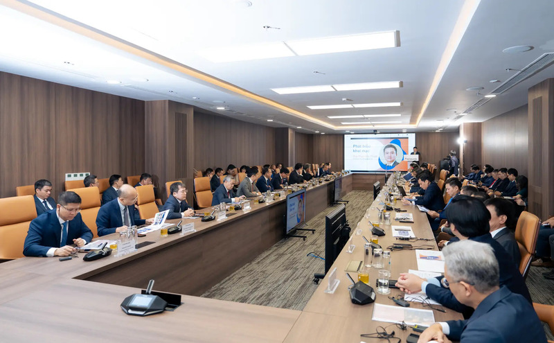 Sự kiện được tổ chức theo hình thức trực tiếp kết hợp trực tuyến, kết nối tới các điểm cầu trong toàn hệ thống Petrolimex. Ảnh: Petrolimex