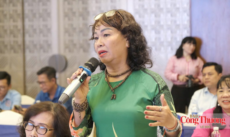 Bà Nguyễn Thị Thu Hằng, Giám đốc Công ty Mỹ Hằng, xã Suối Dầu, tỉnh Khánh Hòa trình bày ý kiến thảo luận.