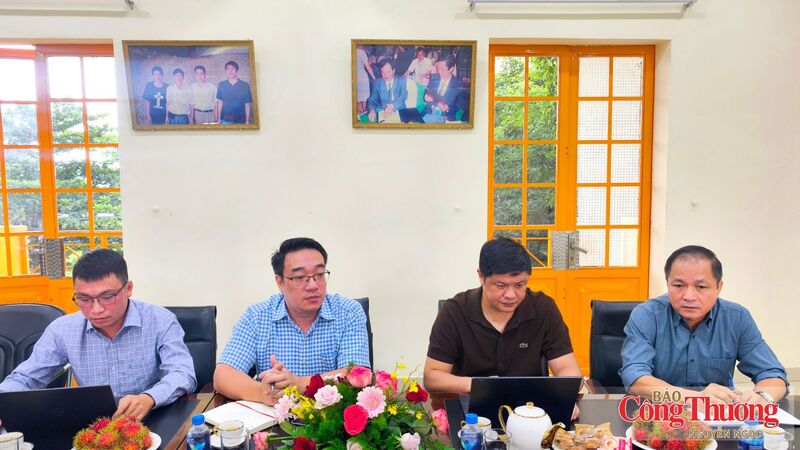 Quang cảnh buổi làm việc.