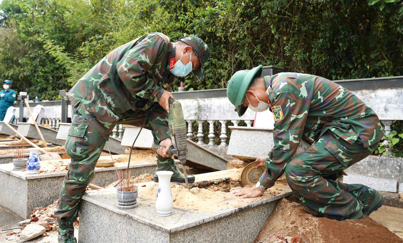 Trong 6 tháng cuối năm, Quảng Ngãi phấn đấu hoàn thành việc lấy mẫu ADN trong tháng 10/2026, nâng số đội lấy mẫu lên 8 đội, đạt năng suất 160 - 200 mộ mỗi ngày. Ảnh: Biên Phòng
