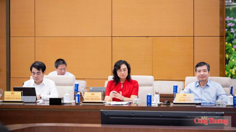 Các đại biểu tham dự phiên họp.