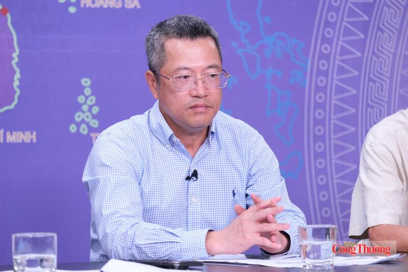 Ông Âu Anh Tuấn, Phó Cục trưởng Cục Hải quan (Bộ Tài chính) trao đổi tại tọa đàm. Ảnh: Lê An