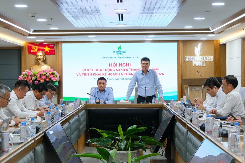 Ông Dương Mạnh Sơn, Chủ tịch HĐQT phát biểu chỉ đạo tại Hội nghị. Ảnh: PVOIL