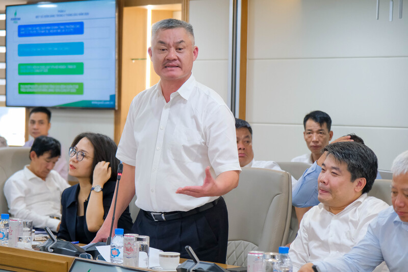 Ông Nguyễn Hoàng Phúc, Giám đốc PVOIL Hà Nội trình bày tham luận. Ảnh: PVOIL