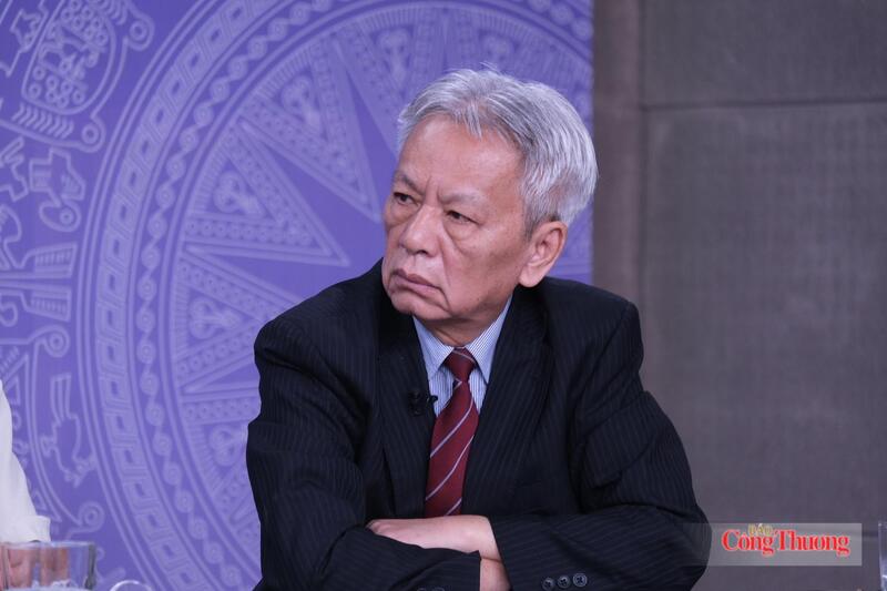TS. Nguyễn Sĩ Dũng, nguyên Phó Chủ nhiệm Văn phòng Quốc hội phát biểu tại tọa đàm. Ảnh: Lê An