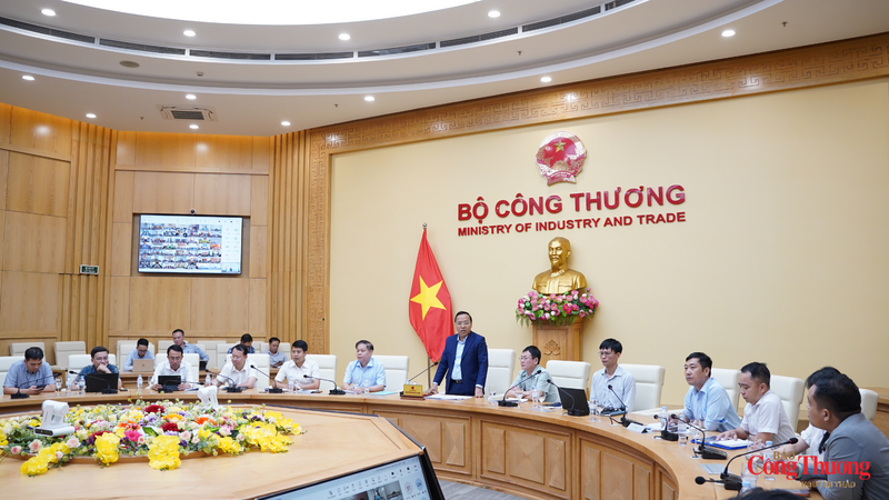 Thứ trưởng Bộ Công Thương Nguyễn Hoàng Long phát biểu kết luận hội nghị.