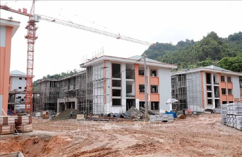 Những khối nhà chính của Dự án Trường Phổ thông nội trú liên cấp Tiểu học và THCS xã Phong Thổ (tỉnh Lai Châu) cơ bản đã được hoàn thành sau hơn 6 tháng thi công. Ảnh: TTXVN