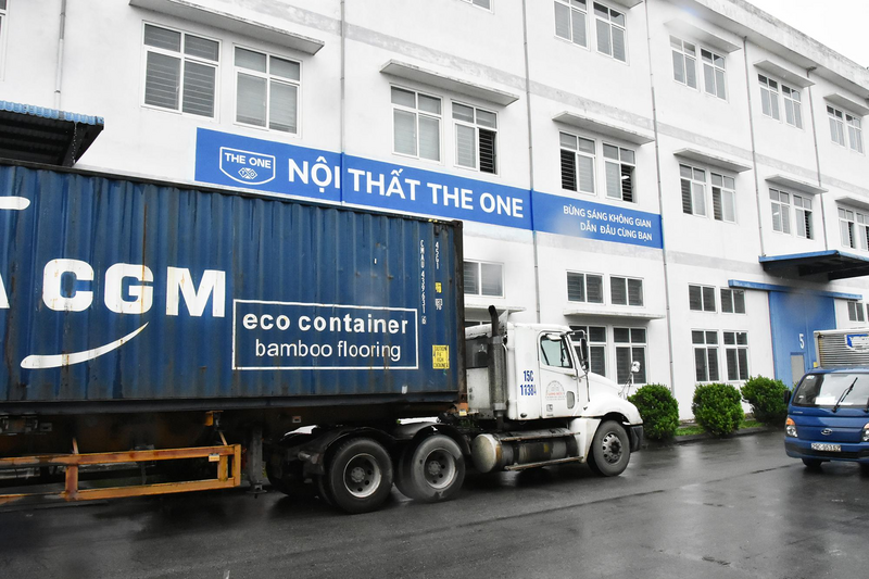 Những chuyến container sẵn sàng tại nhà máy The One (Hưng Yên). Ảnh: Nội thất The One