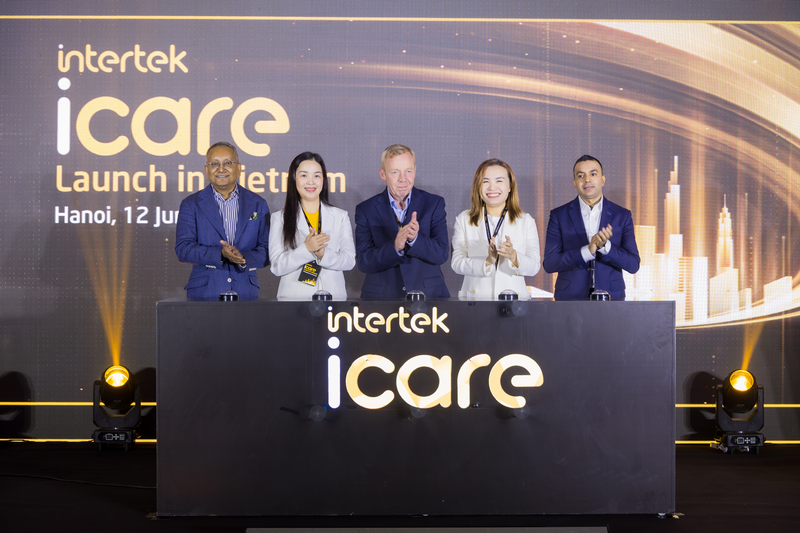 Khoảnh khắc đại diện lãnh đạo Intertek chính thức công bố nền tảng iCare tại thị trường Việt Nam. Ảnh: Intertek