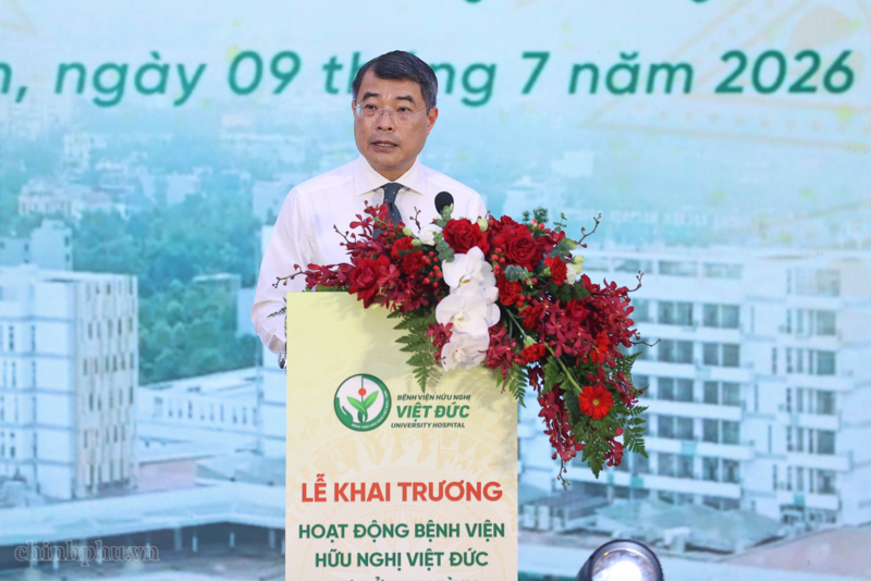 Thủ tướng Lê Minh Hưng nhấn mạnh việc khai trương hoạt động 2 bệnh viện Việt Đức và Bạch Mai có ý nghĩa đặc biệt quan trọng đối với ngành y tế, tỉnh Ninh Bình và các địa phương trong khu vực. Ảnh: VGP/Nhật Bắc