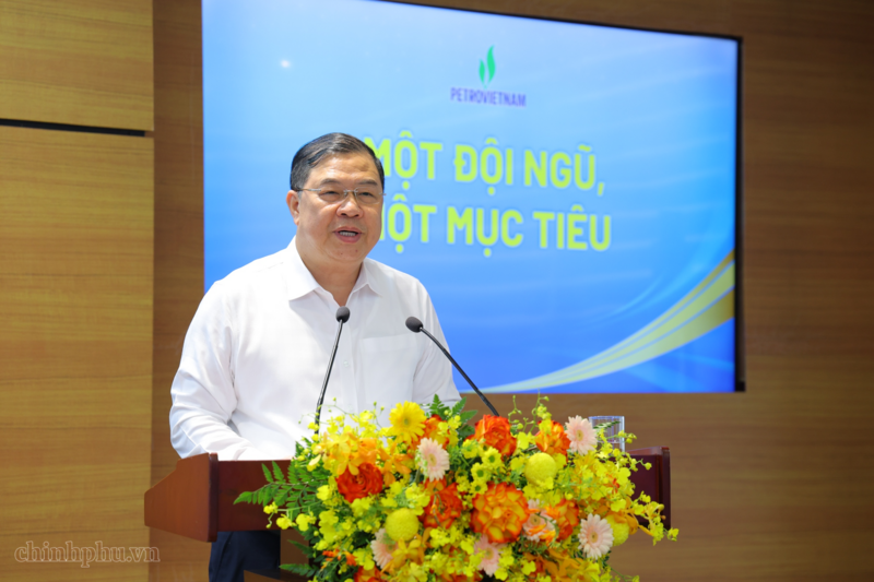 Phó Thủ tướng Thường trực Chính phủ Phạm Gia Túc đề nghị Petrovietnam tập trung cao nhất để cùng cả nước thực hiện mục tiêu tăng trưởng hai con số trong năm 2026. Ảnh: VGP/Vũ Phong