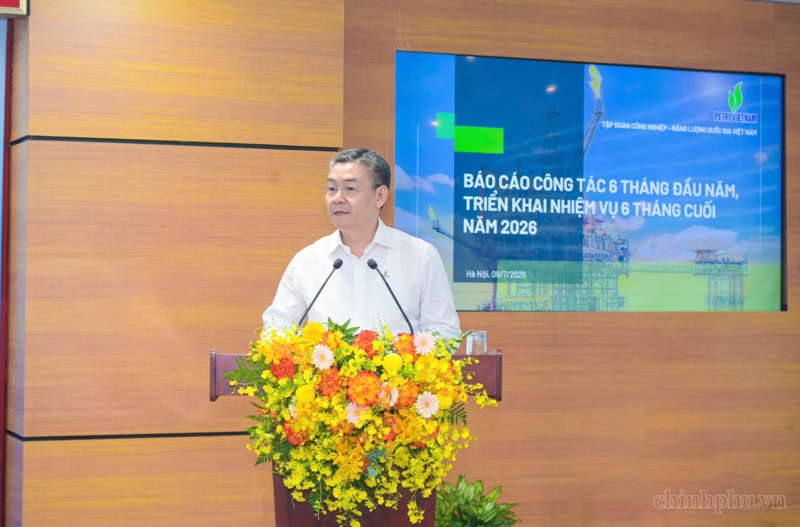 Tổng Giám đốc Petrovietnam Lê Mạnh Cường báo cáo tại hội nghị. Ảnh: VGP/Vũ Phong
