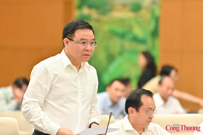 Trình bày tóm tắt các nội dung quan trọng trong dự thảo Luật Dầu khí (sửa đổi), Bộ trưởng Bộ Công Thương Lê Mạnh Hùng đã nhấn mạnh sự cần thiết của việc sửa đổi dự án luật.