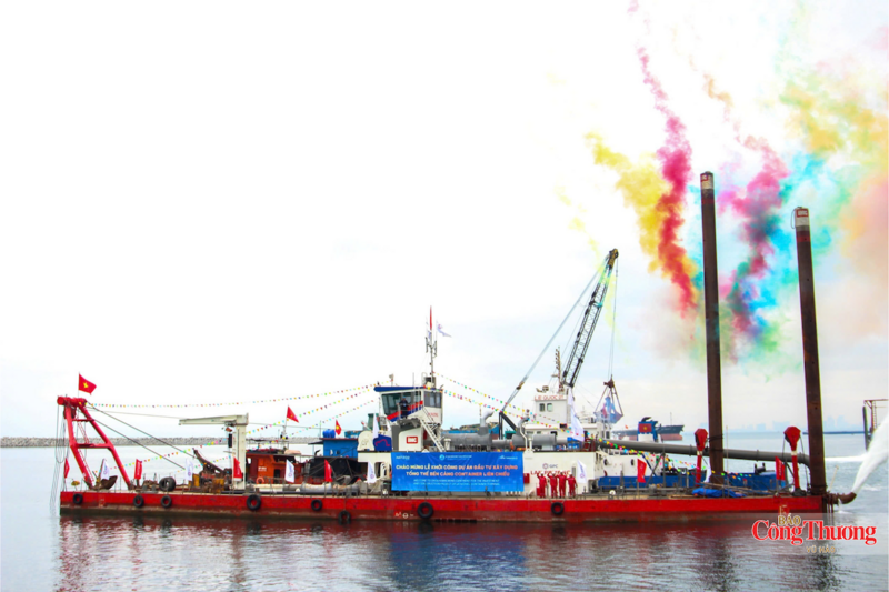 Nghi thức khởi công bến cảng container Liên Chiểu (hồi cuối tháng 4/2026), siêu dự án logistics Đà Nẵng được định hướng xây dựng là cảng xanh, cảng thông minh.