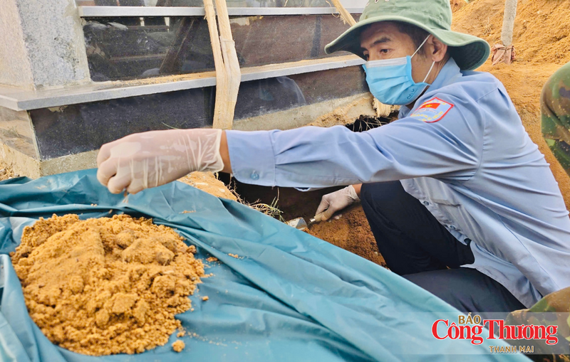 Chiến sĩ Đội K52 (Bộ Chỉ huy Quân sự tỉnh Gia Lai) tham gia chiến dịch tìm kiếm, quy tập và xác định danh tính hài cốt liệt sĩ còn thiếu thông tin.