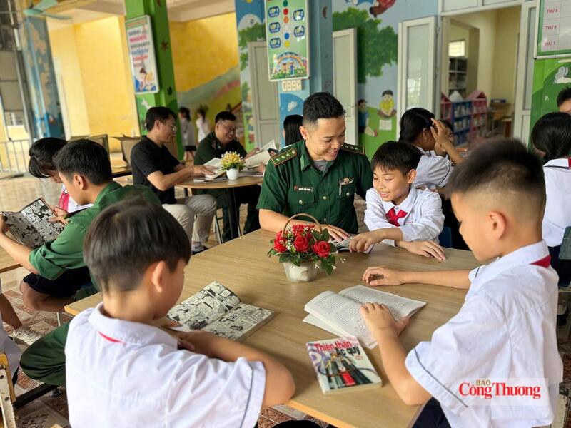 Những trang sách, những cuốn truyện tranh từ "Tủ sách nâng cánh ước mơ" của Đồn Biên phòng Đoàn Xá đã giúp học sinh Trường Tiểu học Đại Hợp có thêm nhiều kiến thức bổ ích.