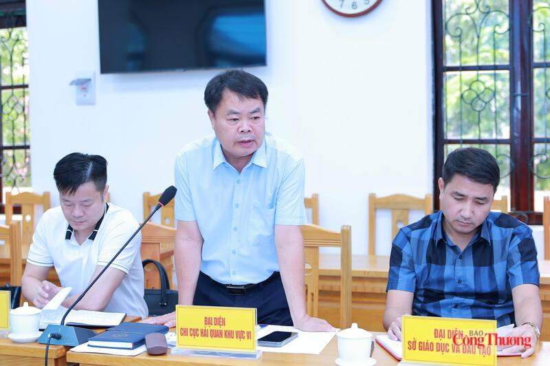 Đại diện Chi cục Hải quan khu vực VI phát biểu tại buổi làm việc. Ảnh: Quỳnh Trang